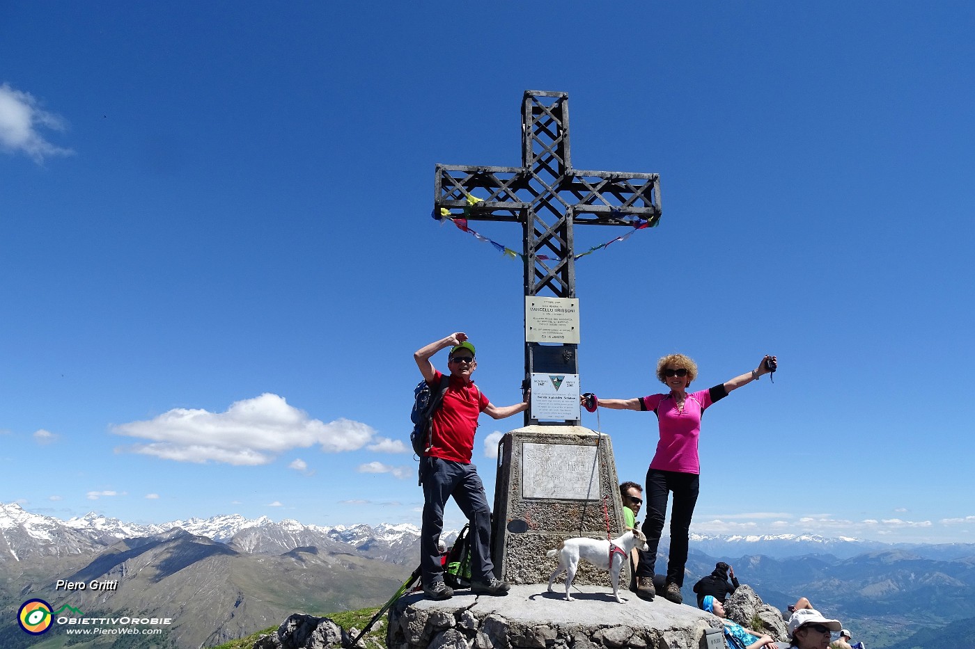 63 Alla croce di vetta del Monte Alben (2019 m).JPG